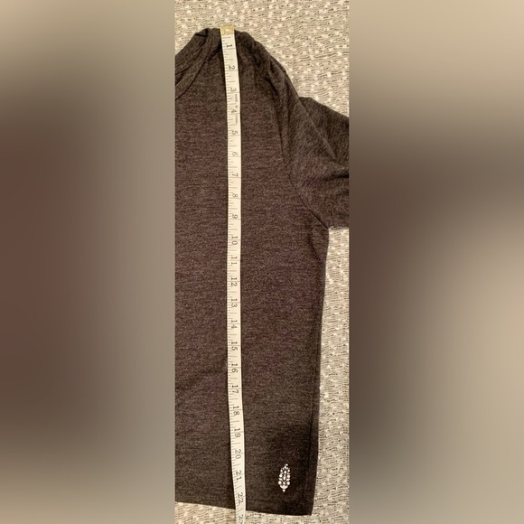 Free People Movement Side Ruched Grey
Crop Long Sleeve Size L - Picture 10 of 10